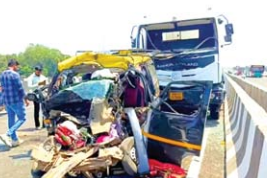 ठाणे में भीषण सड़क हादसा: 11 की माैत